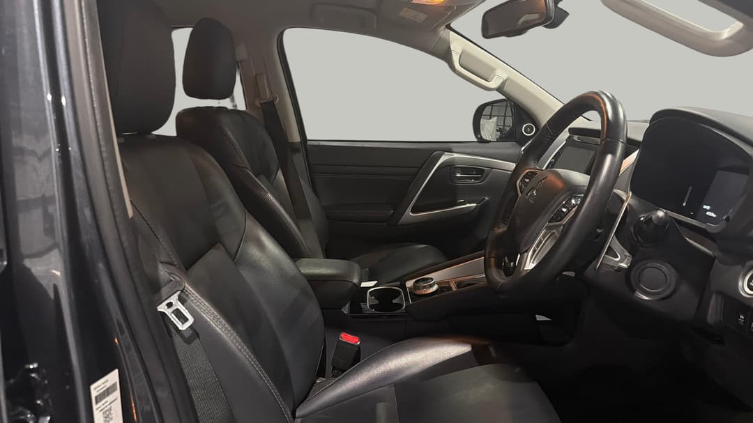 2022 Mitsubishi Pajero Sport Exceed (4WD) 7 Seat, Automatic, 49463 km, Right Side Front Door Cabin View