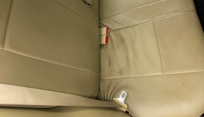 2011 Honda City 1.5L I-VTEC V MT, Petrol, Manual, 1,18,087 km, Second-row right seat - Cover slightly stained