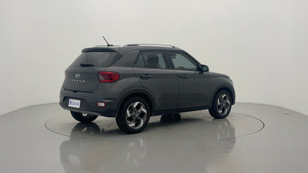 Right Back Diagonal (45- Degree) View