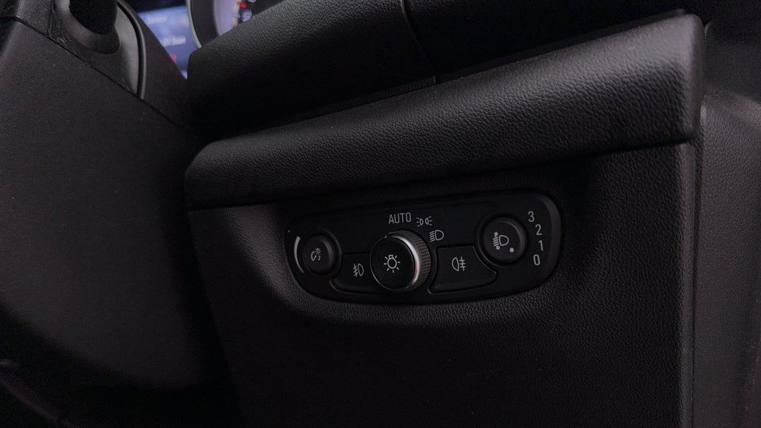 2017 Holden Calais Tourer, Automatic, 126265 km, Utility Switches/Buttons