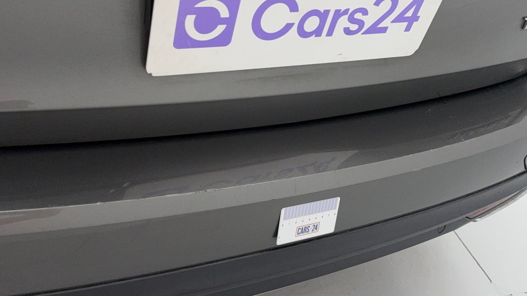 2017 Holden Calais Tourer, Automatic, 126265 km, Bumper Rear Chip