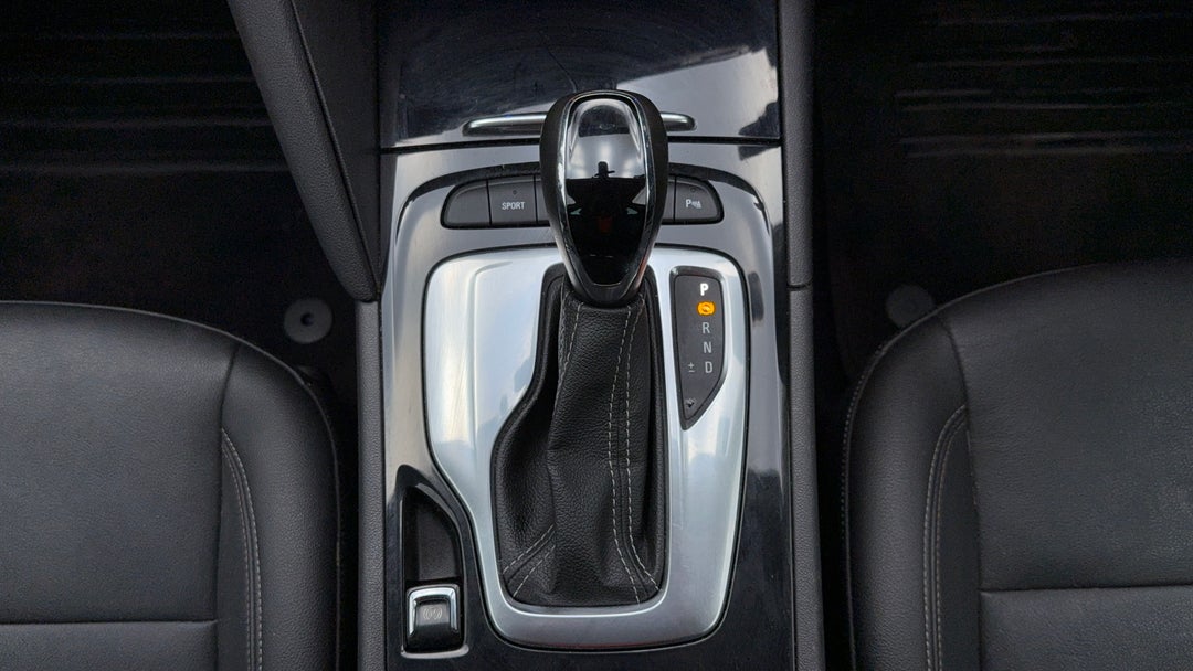 2017 Holden Calais Tourer, Automatic, 126265 km, Gear Lever 