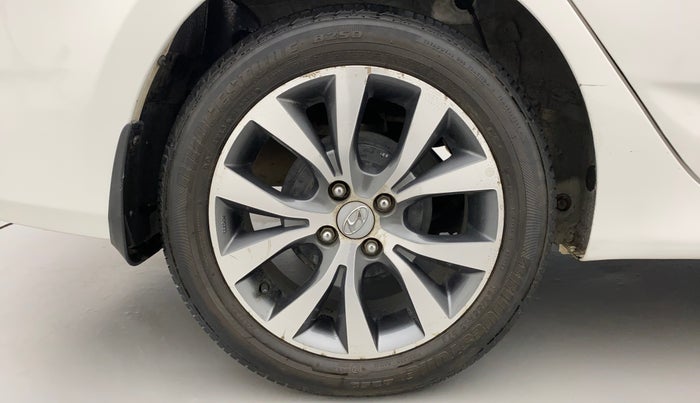 2017 Hyundai Verna 1.6 CRDI SX, Diesel, Manual, 1,22,496 km, Right Rear Wheel
