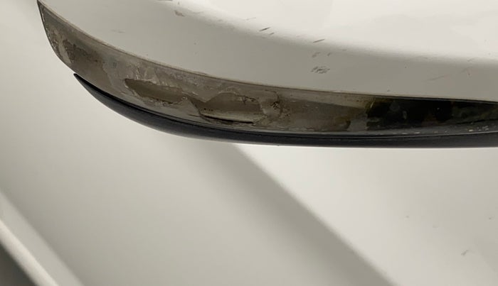 2017 Hyundai Verna 1.6 CRDI SX, Diesel, Manual, 1,22,496 km, Right rear-view mirror - Indicator light not working