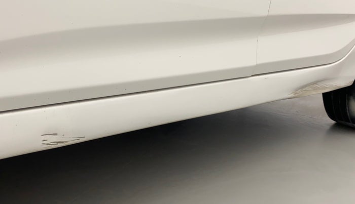 2017 Hyundai Verna 1.6 CRDI SX, Diesel, Manual, 1,22,496 km, Left running board - Minor scratches