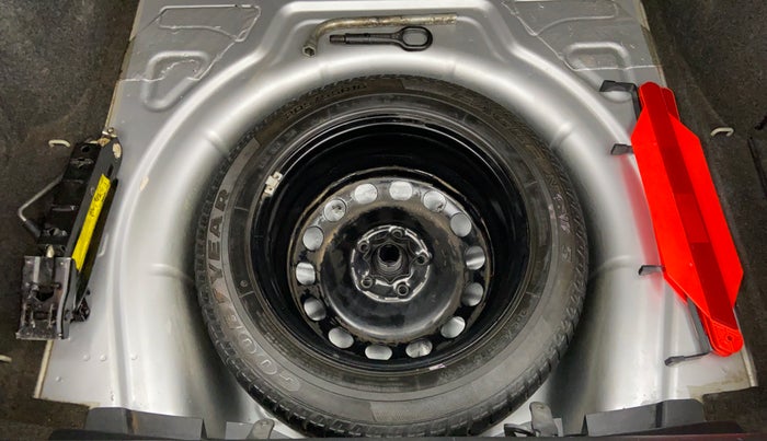 2012 Skoda Laura AMBIENTE 2.0 TDI CR AT, Diesel, Automatic, 1,04,705 km, Spare Tyre
