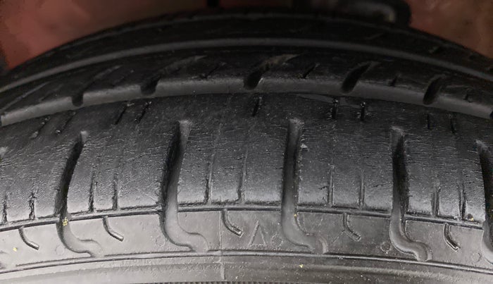 2017 Maruti Celerio VXI CNG OPT, CNG, Manual, 90,649 km, Left Front Tyre Tread