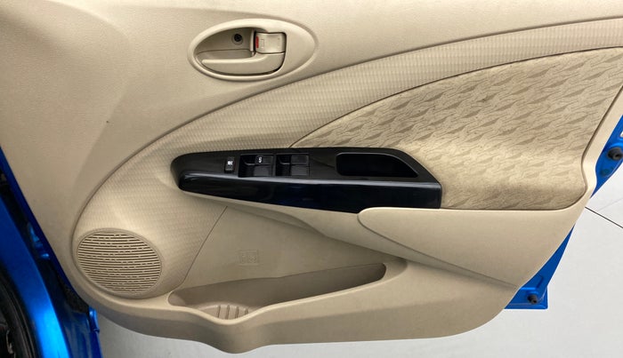 2017 Toyota Etios Liva VX DUAL TONE, Petrol, Manual, 22,525 km, Driver Side Door Panels Control