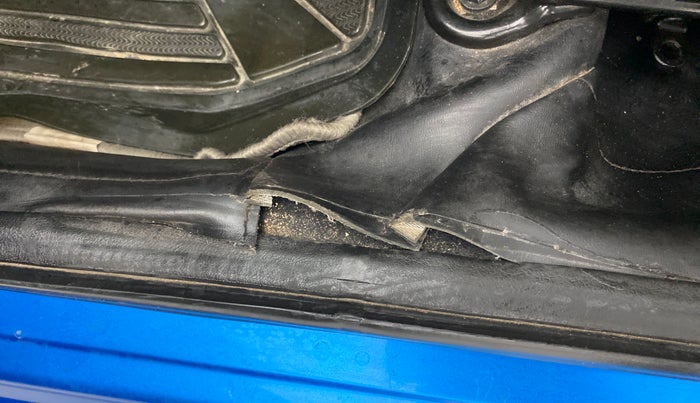 2017 Toyota Etios Liva VX DUAL TONE, Petrol, Manual, 22,525 km, Flooring - Carpet is minor damage