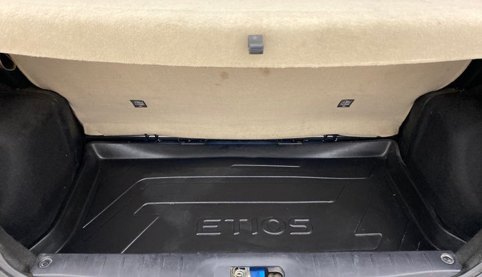 2017 Toyota Etios Liva VX DUAL TONE, Petrol, Manual, 22,525 km, Boot Inside