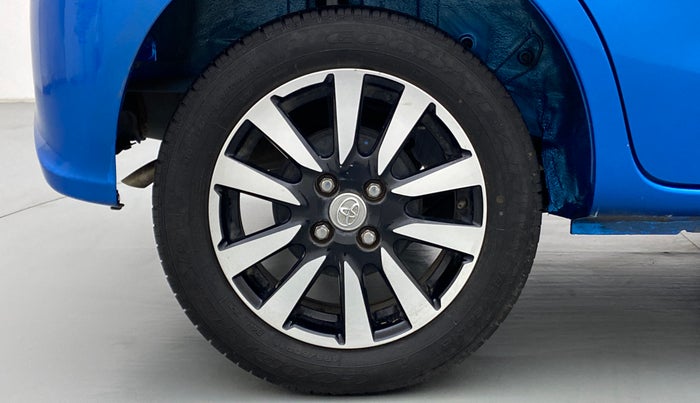 2017 Toyota Etios Liva VX DUAL TONE, Petrol, Manual, 22,525 km, Right Rear Wheel