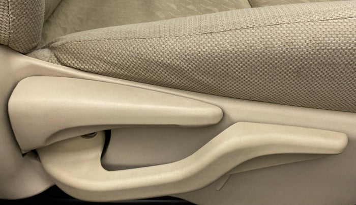 2017 Toyota Etios Liva VX DUAL TONE, Petrol, Manual, 22,525 km, Driver Side Adjustment Panel