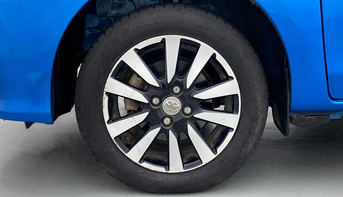 2017 Toyota Etios Liva VX DUAL TONE, Petrol, Manual, 22,525 km, Left Front Wheel