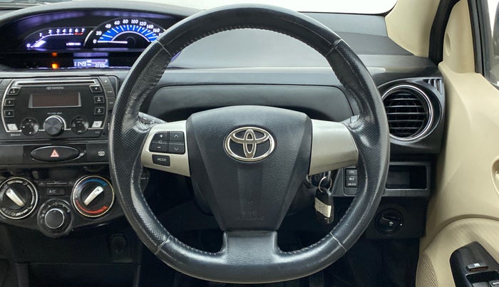 2017 Toyota Etios Liva VX DUAL TONE, Petrol, Manual, 22,525 km, Steering Wheel Close Up