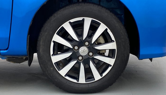 2017 Toyota Etios Liva VX DUAL TONE, Petrol, Manual, 22,525 km, Right Front Wheel