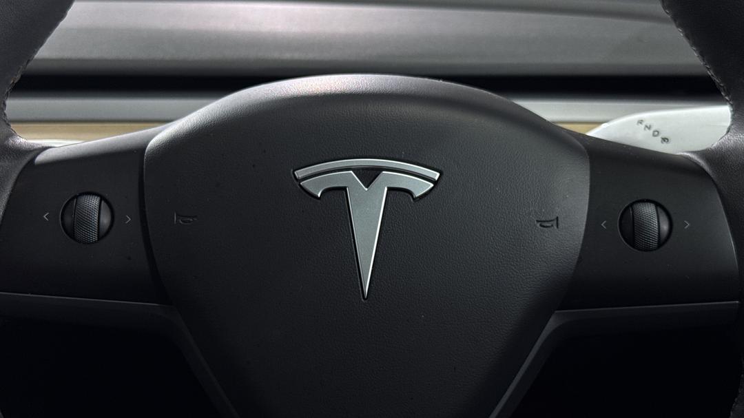2022 Tesla Model Y Rear-wheel Drive, Automatic, 51099 km, Utility Switches/Buttons