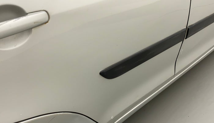 2015 Maruti Swift Dzire LDI, Diesel, Manual, 72,953 km, Right rear door - Minor scratches