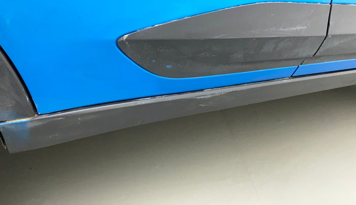 2018 Tata NEXON XZ PLUS DIESEL DUAL TONE, Diesel, Manual, 86,829 km, Right running board - Paint is slightly faded
