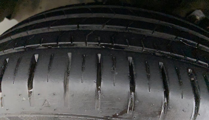 2021 Toyota Glanza G MT PETROL, Petrol, Manual, 12,184 km, Left Front Tyre Tread