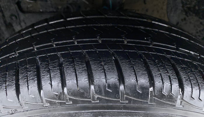 2016 Maruti Vitara Brezza VDI OPT, Diesel, Manual, Left Front Tyre Tread