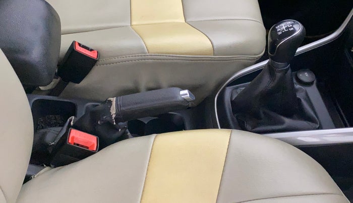 2018 Ford Ecosport TITANIUM 1.5L PETROL, Petrol, Manual, 32,112 km, Gear lever - Hand brake lever cover torn