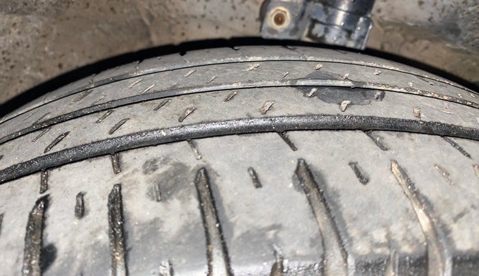 2016 Maruti Ertiga VDI SHVS, Diesel, Manual, 90,827 km, Right Front Tyre Tread