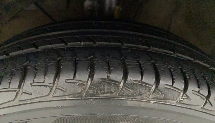 2017 Maruti Baleno DELTA PETROL 1.2, Petrol, Manual, 40,882 km, Left Front Tyre Tread