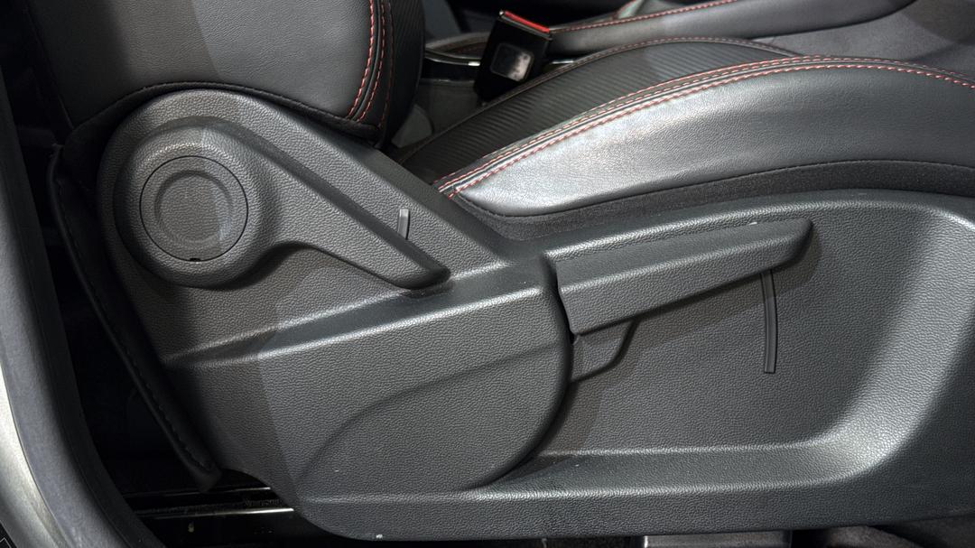 2022 MG Zst Vibe, Automatic, 59697 km, Drivers Side Adjustment Panel