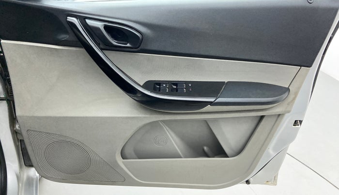 2017 Tata Tiago XT 1.2 REVOTRON, Petrol, Manual, 56,790 km, Driver Side Door Panels Control