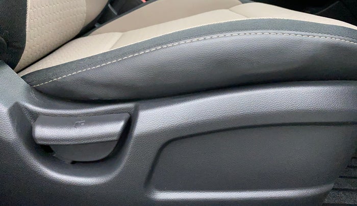 2016 Hyundai Elite i20 MAGNA 1.2, Petrol, Manual, Driver Side Adjustment Panel