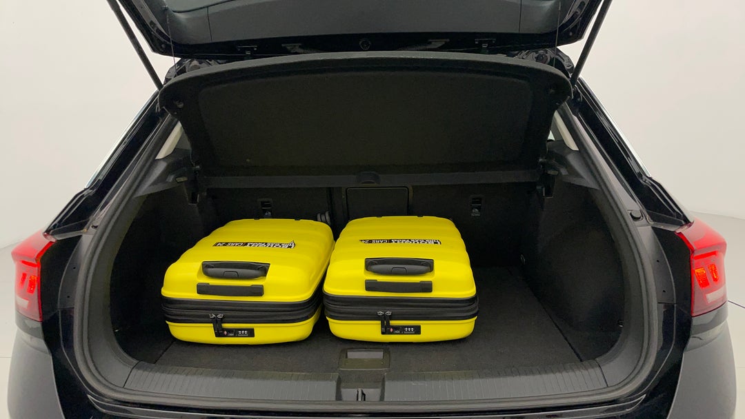 2023 Volkswagen T-roc Tsi110 Citylife, Automatic, 52973 km, Boot Inside View with Luggage