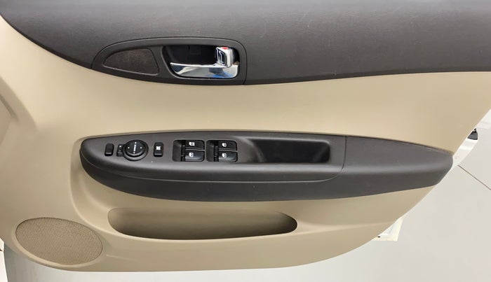 2014 Hyundai i20 SPORTZ 1.4 CRDI, Diesel, Manual, 75,921 km, Driver Side Door Panels Control
