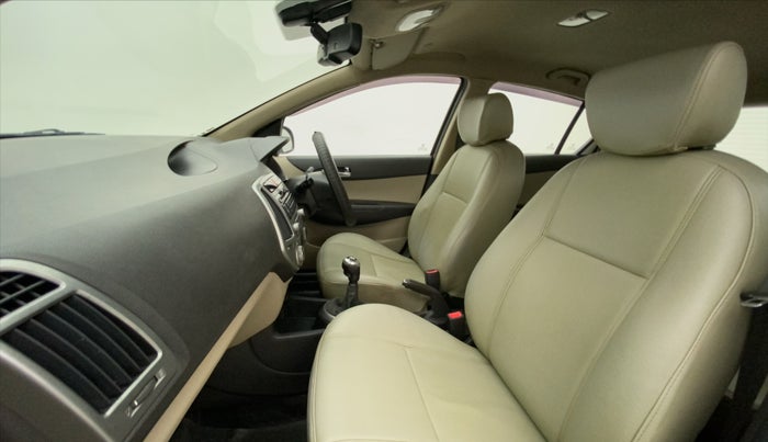2014 Hyundai i20 SPORTZ 1.4 CRDI, Diesel, Manual, 75,921 km, Right Side Front Door Cabin