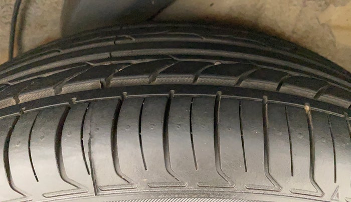 2014 Hyundai i20 SPORTZ 1.4 CRDI, Diesel, Manual, 75,921 km, Left Rear Tyre Tread
