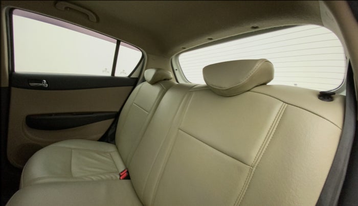 2014 Hyundai i20 SPORTZ 1.4 CRDI, Diesel, Manual, 75,921 km, Right Side Rear Door Cabin