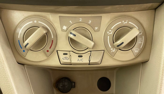 2013 Maruti Ertiga VXI, Petrol, Manual, 44,603 km, AC Unit - Directional switch has minor damage