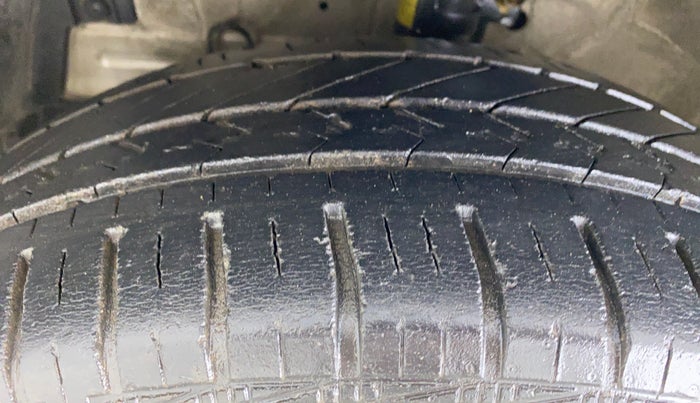 2013 Maruti Ertiga VXI, Petrol, Manual, 44,603 km, Left Front Tyre Tread