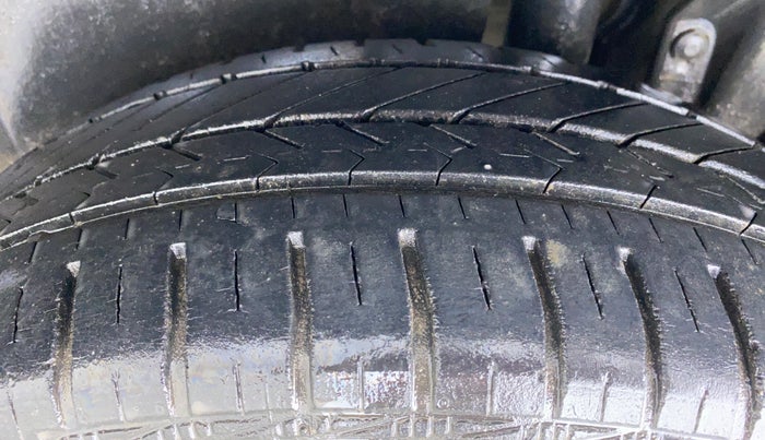 2013 Maruti Ertiga VXI, Petrol, Manual, 44,603 km, Left Rear Tyre Tread