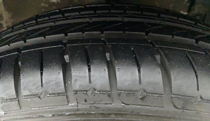 2015 Maruti Ertiga VXI, Petrol, Manual, 44,161 km, Right Front Tyre Tread