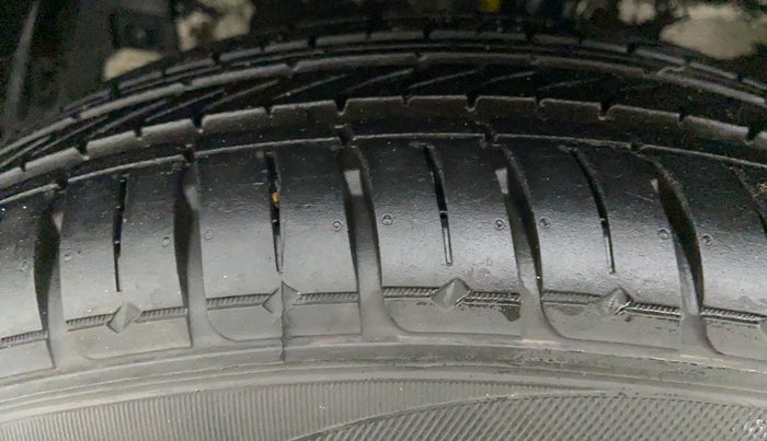 2015 Maruti Ertiga VXI, Petrol, Manual, 44,161 km, Left Front Tyre Tread