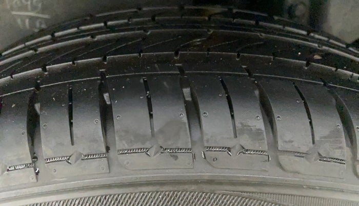 2015 Maruti Ertiga VXI, Petrol, Manual, 44,161 km, Left Rear Tyre Tread