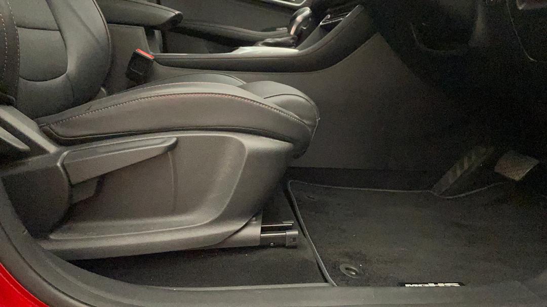 2021 MG HS Vibe, Automatic, 16539 km, Drivers Side Adjustment Panel