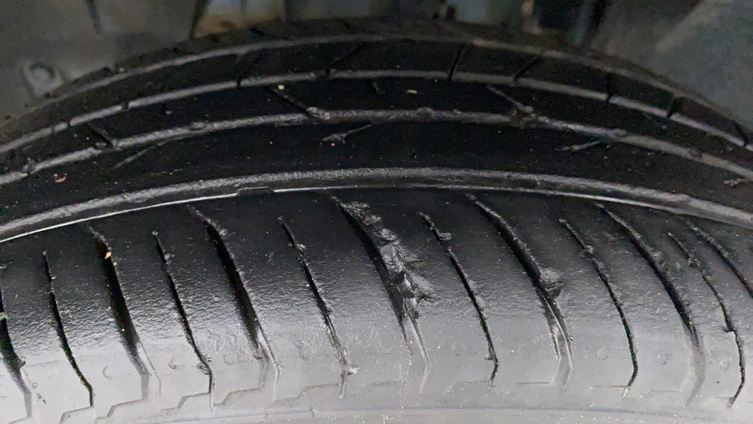Left Front Tyre Tread