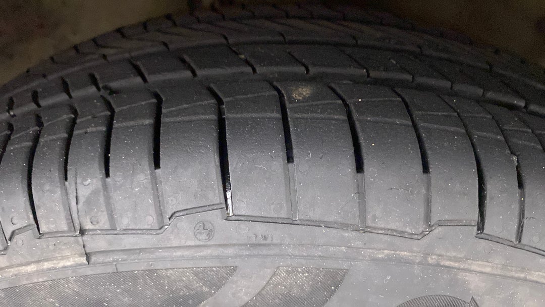 Right Front Tyre Tread