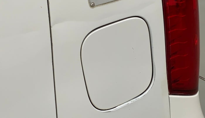 2015 Maruti Wagon R 1.0 LXI CNG, CNG, Manual, 84,850 km, Left quarter panel - Fuel lid lock has slight discoloration