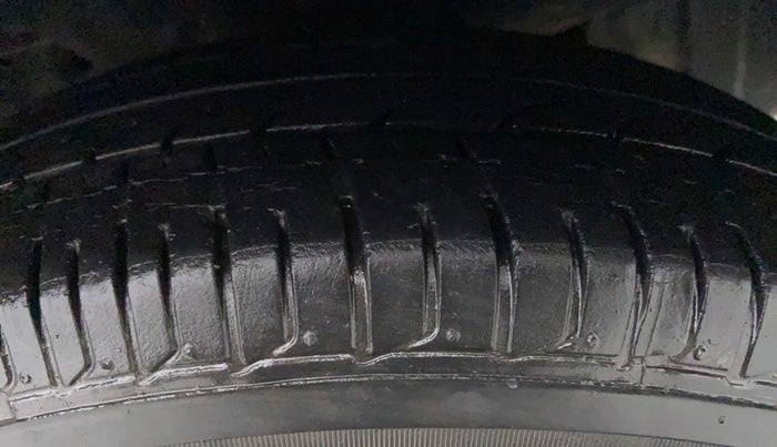 2015 Hyundai i10 MAGNA 1.1 IRDE2, Petrol, Manual, 25,028 km, Left Front Tyre Tread