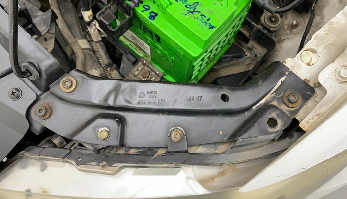 2012 Volkswagen Polo TRENDLINE 1.2L PETROL, Petrol, Manual, 43,121 km, Left headlight - Clamp has minor damage