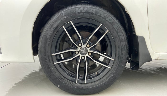 2014 Toyota Corolla Altis D 4D G, Diesel, Manual, 1,26,822 km, Left Front Wheel