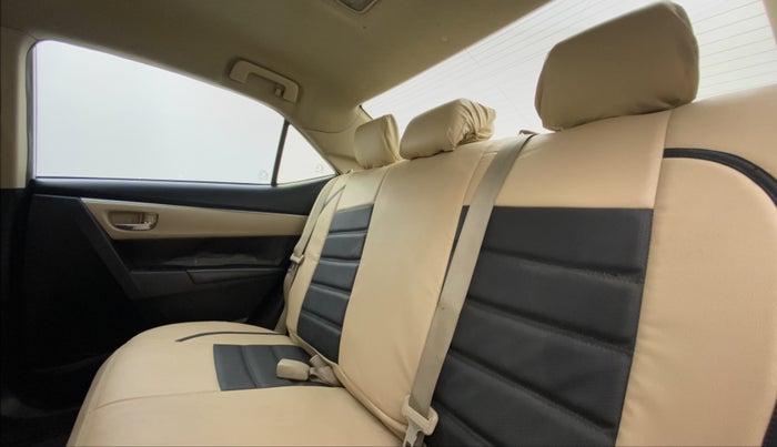 2014 Toyota Corolla Altis D 4D G, Diesel, Manual, 1,26,822 km, Right Side Rear Door Cabin