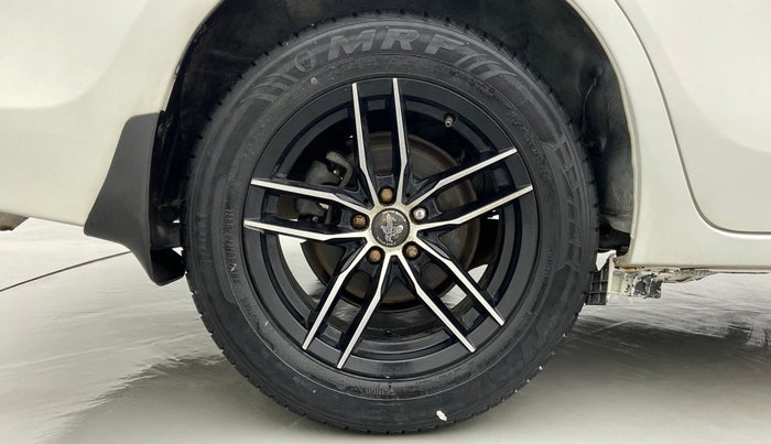 2014 Toyota Corolla Altis D 4D G, Diesel, Manual, 1,26,822 km, Right Rear Wheel